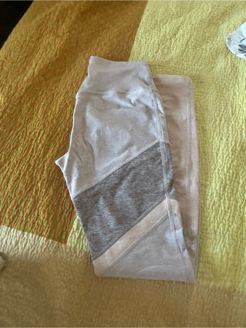 ALO Yoga Light Gray & Heather Gray Colorblock Leggings